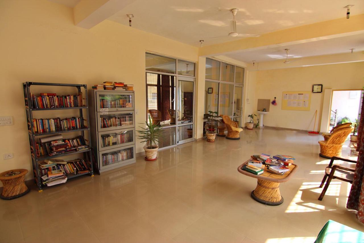 לינה וארוחת בוקר רישיקש Devi Music Ashram מראה חיצוני תמונה