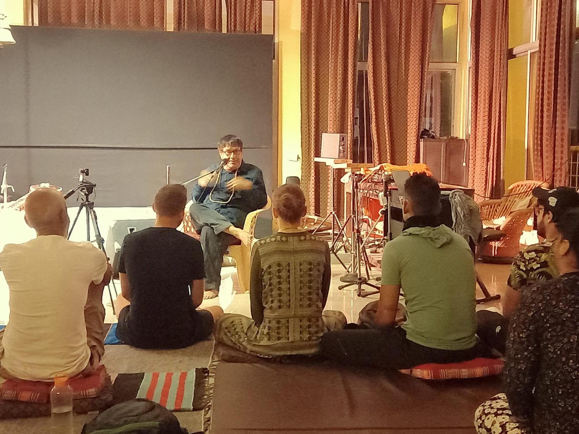 לינה וארוחת בוקר רישיקש Devi Music Ashram מראה חיצוני תמונה